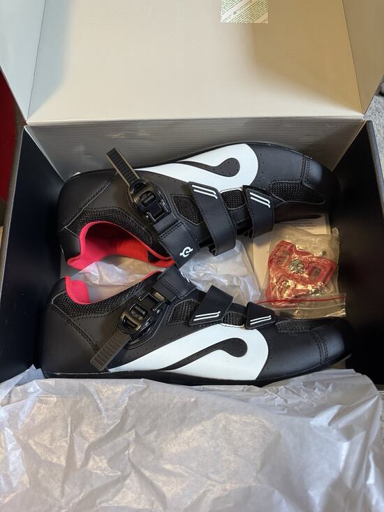 Peloton Cycling Shoes Mens Size 13 EU 47 New In Box With Cleats main image 2